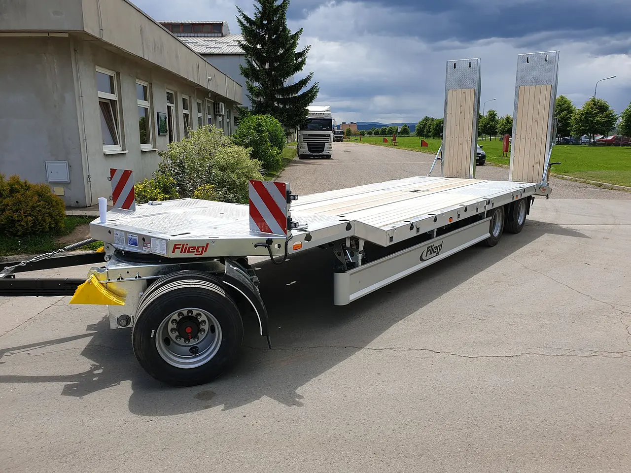 Fertiges Fahrgestell fuer einen Tieflader
